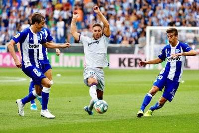 西甲焦点战：阿拉维斯VS西班牙人深度剖析